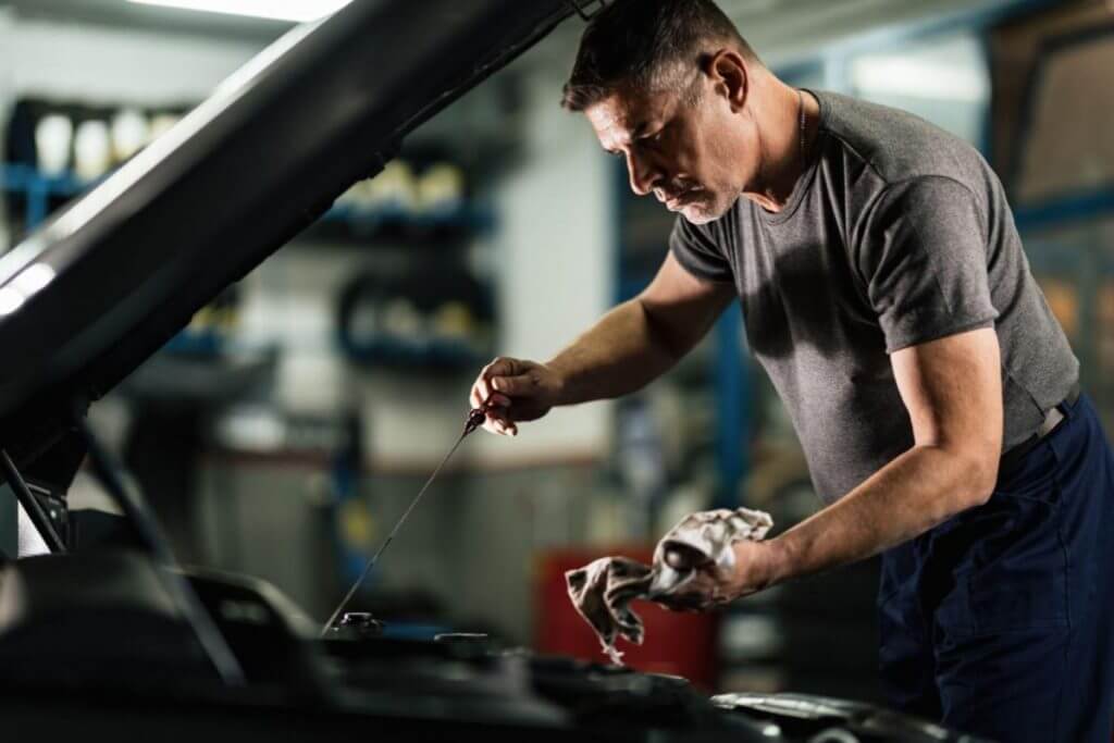 Tips for Choosing the Right Engine Oil for Your Vehicle